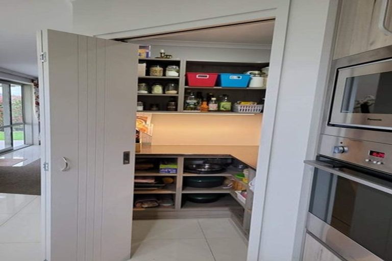 Photo of property in 28 Helenslee Road, Pokeno, 2402