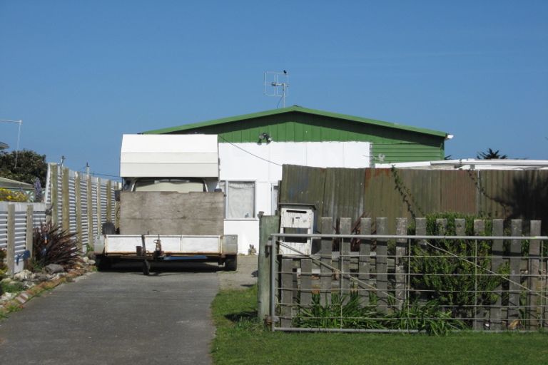 Photo of property in 17 Hood Street, Castlecliff, Whanganui, 4501