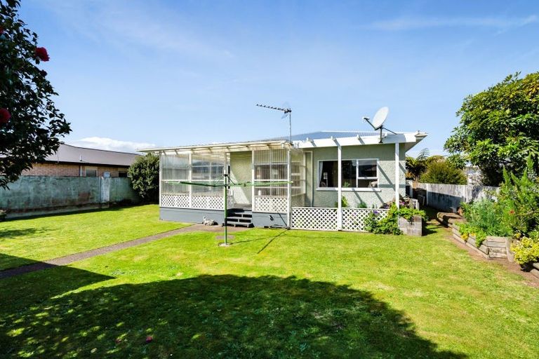 Photo of property in 17 Albion Street, Hawera, 4610