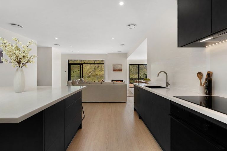 Photo of property in 6 Powder Terrace, Arthurs Point, Queenstown, 9371