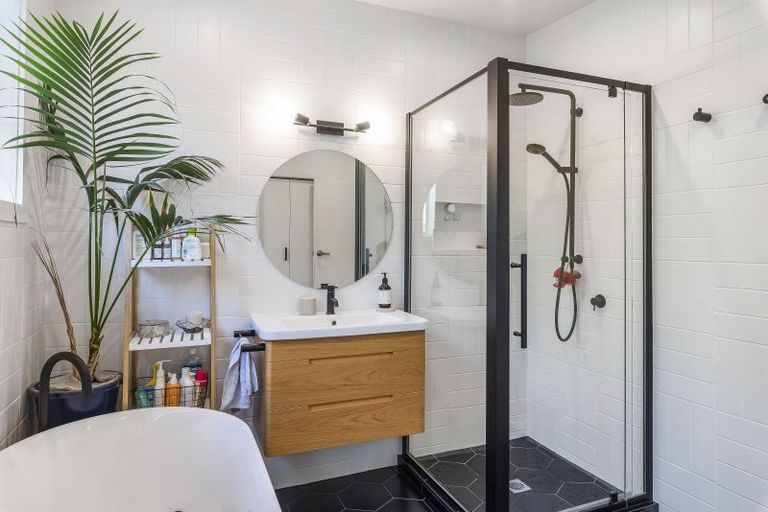 Photo of property in 28 Eatwell Avenue, Paraparaumu Beach, Paraparaumu, 5032