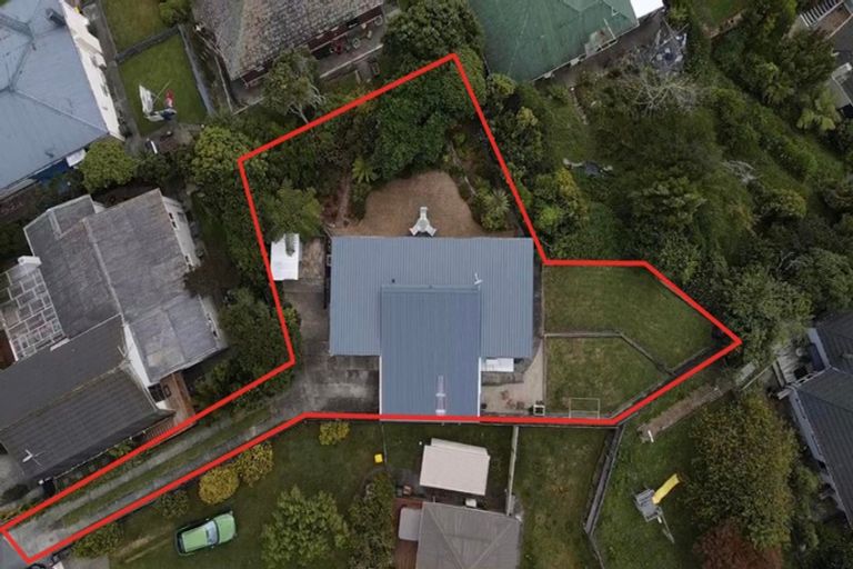 Photo of property in 1a Woodstock Terrace, Tawa, Wellington, 5028