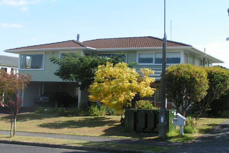 Photo of property in 15 Knightsbridge Drive, Forrest Hill, Auckland, 0620