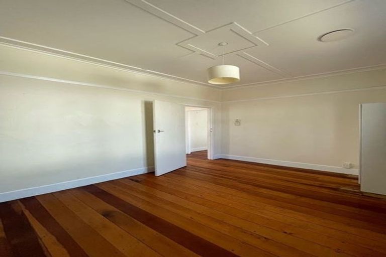 Photo of property in 400 Broadway, Miramar, Wellington, 6022