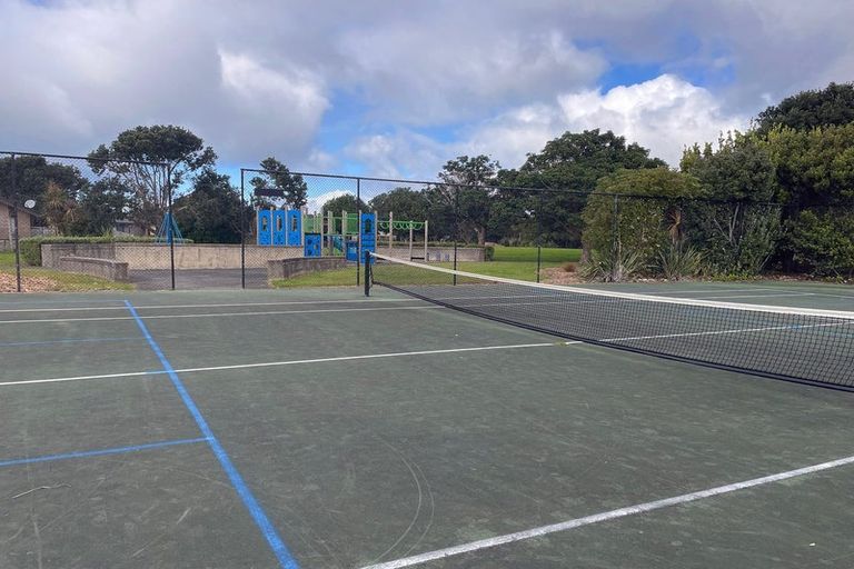 Photo of property in 3 Endeavour Place, One Tree Point, 0118