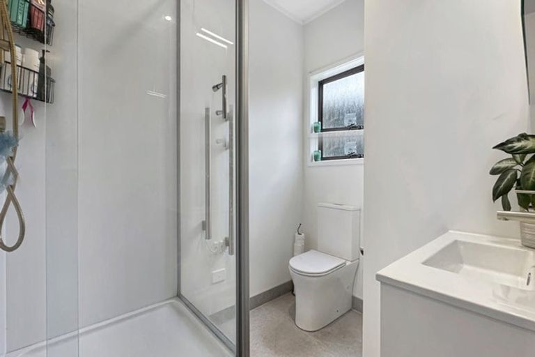 Photo of property in 2/5 Manaia Place, Mairangi Bay, Auckland, 0630