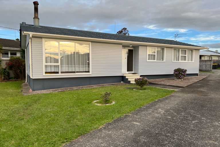 Photo of property in 45 Woodside Road, Massey, Auckland, 0614