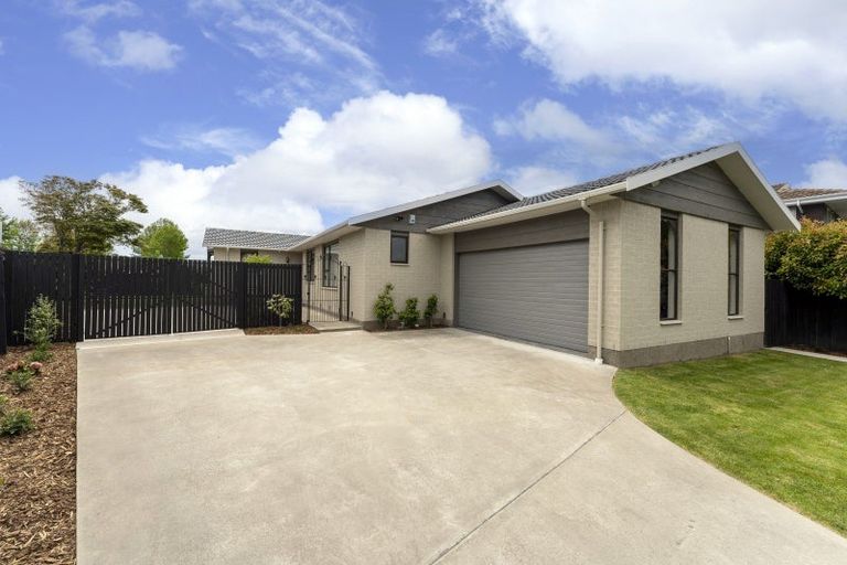 Photo of property in 6 Montclare Avenue, Ilam, Christchurch, 8041