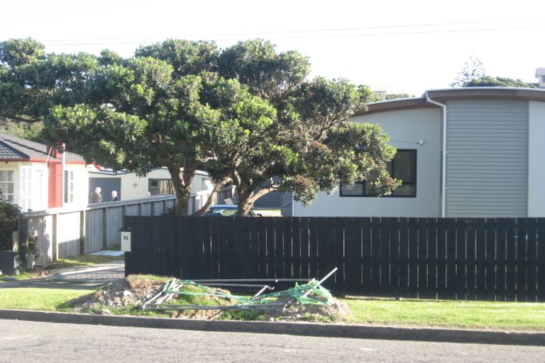 Photo of property in 17 Lambley Road, Titahi Bay, Porirua, 5022