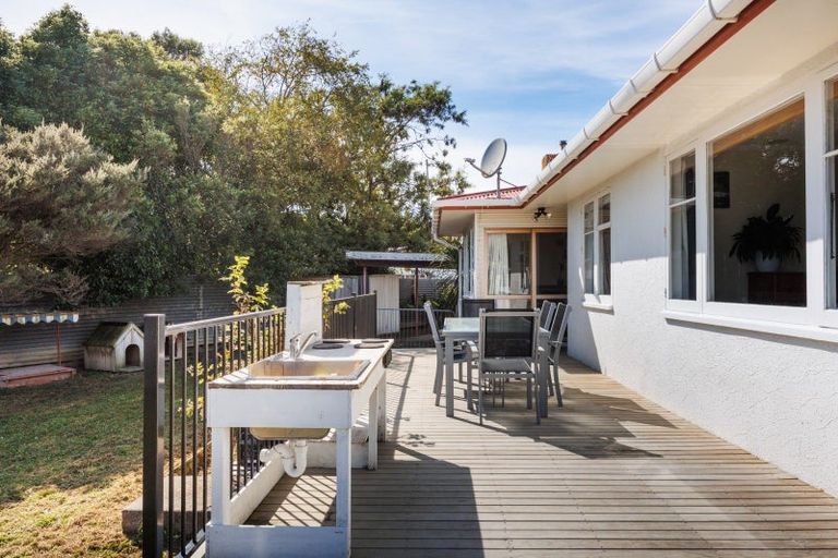 Photo of property in 34 Ruamahanga Crescent, Terrace End, Palmerston North, 4410