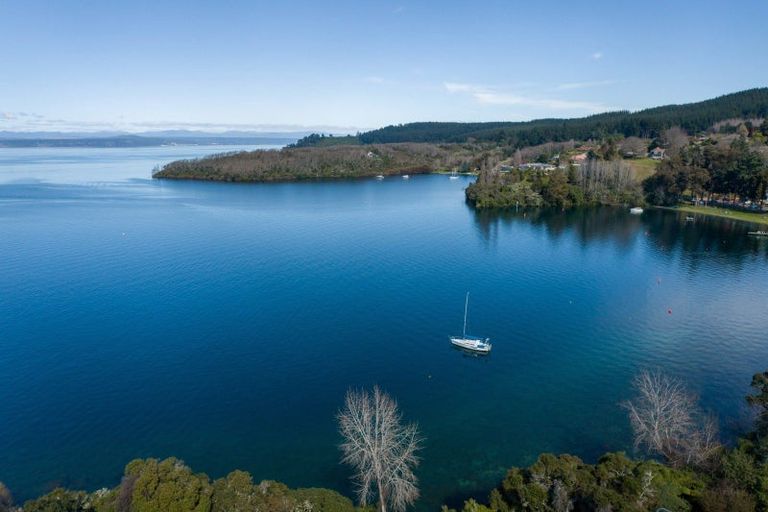 Photo of property in 828 Wily Terrace, Acacia Bay, Taupo, 3330