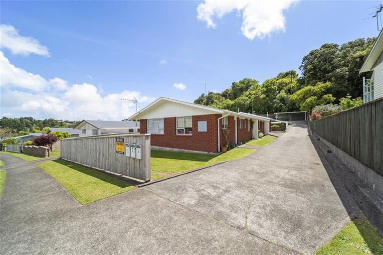 Photo of property in 36 Cumberland Street, Merrilands, New Plymouth, 4312