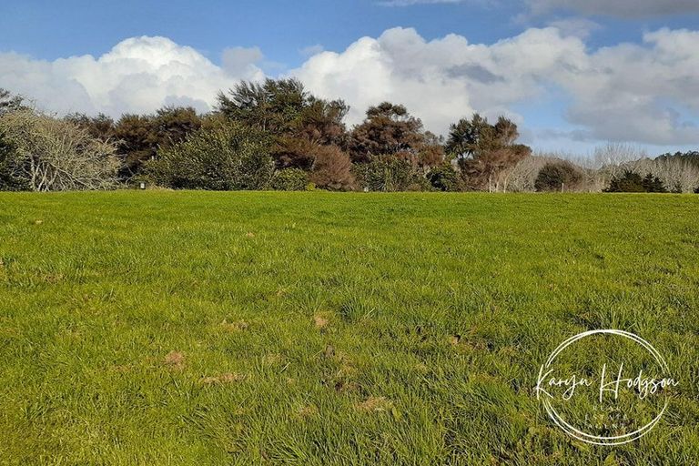 Photo of property in 11 Manaaki Circle, Paparoa, 0571