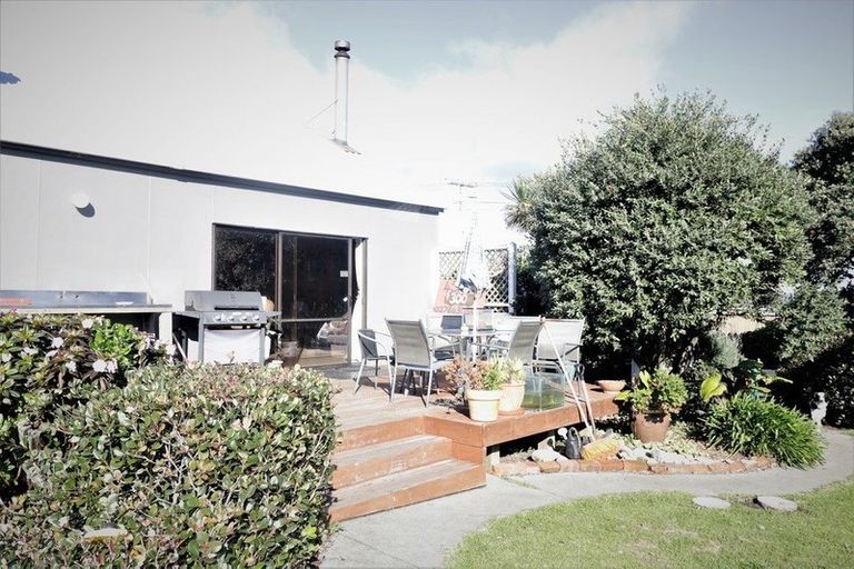 Photo of property in 2 Egmont Street, Castlecliff, Whanganui, 4501