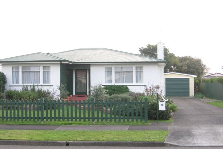 Photo of property in 12 Dorset Crescent, Hokowhitu, Palmerston North, 4410
