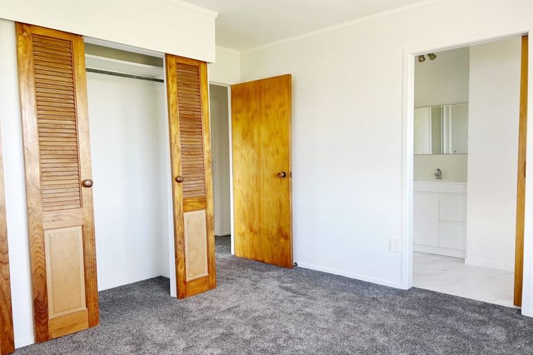 Photo of property in 17 Sumich Place, West Harbour, Auckland, 0618