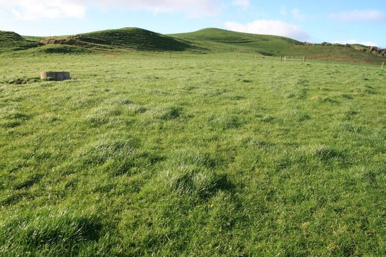 Photo of property in 888a Otaraoa Road, Tikorangi, Waitara, 4383