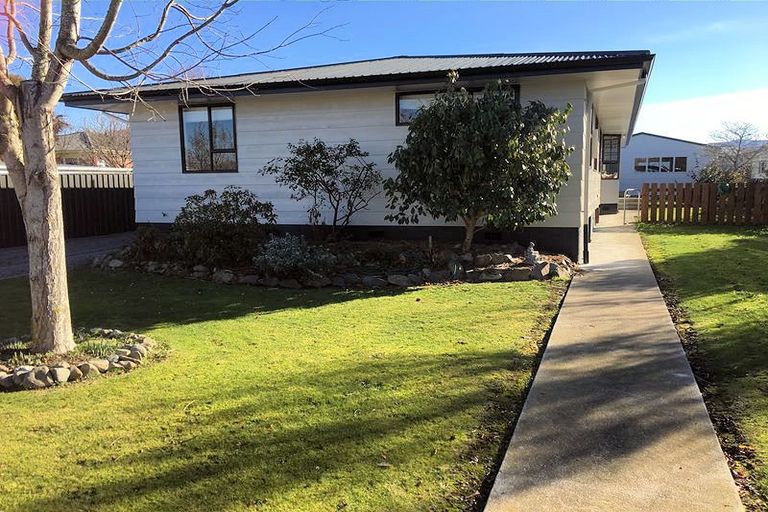 Photo of property in 20 Hughes Street, Waimate, 7924