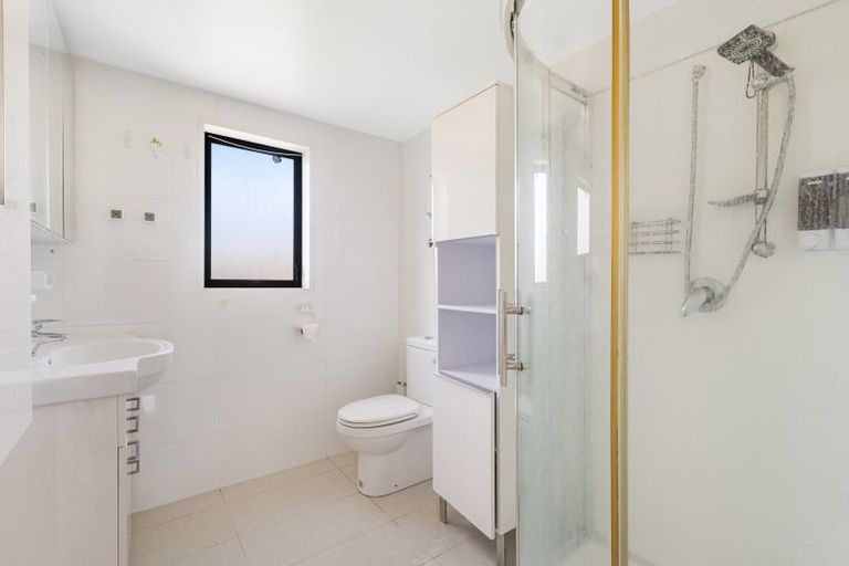 Photo of property in 2/25 Ballater Place, Highland Park, Auckland, 2010