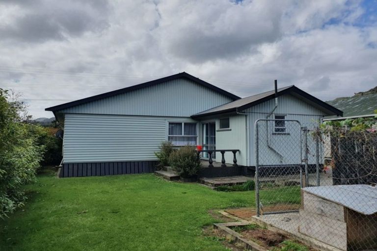 Photo of property in 39 Inverness Street, Dunollie, Runanga, 7803