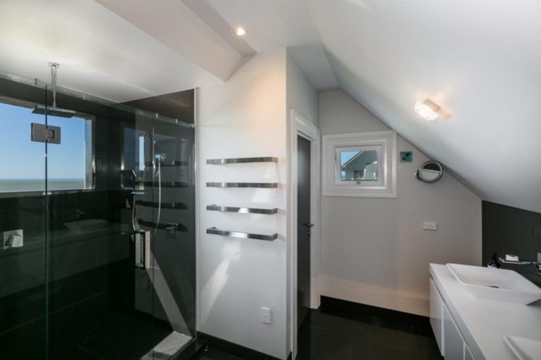 Photo of property in 2 Sealy Road, Bluff Hill, Napier, 4110