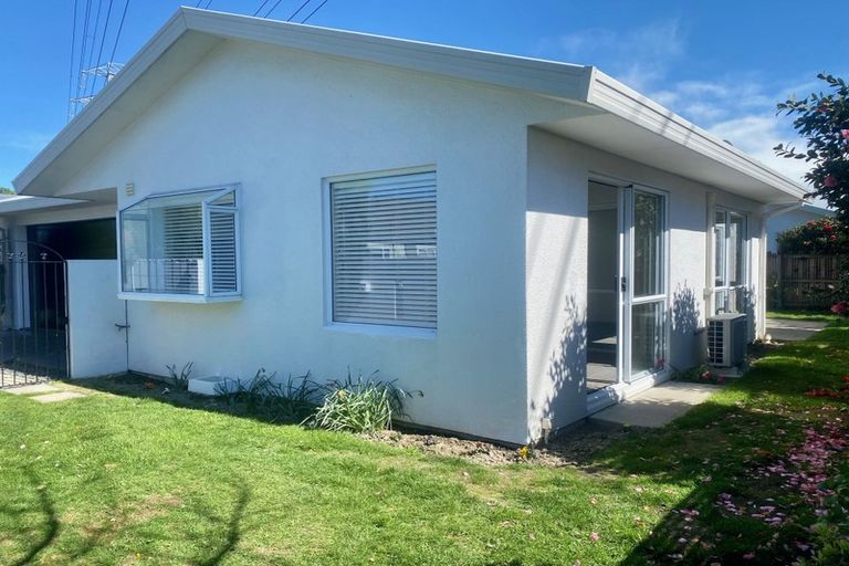 Photo of property in 2/49 Westgrove Avenue, Avonhead, Christchurch, 8042