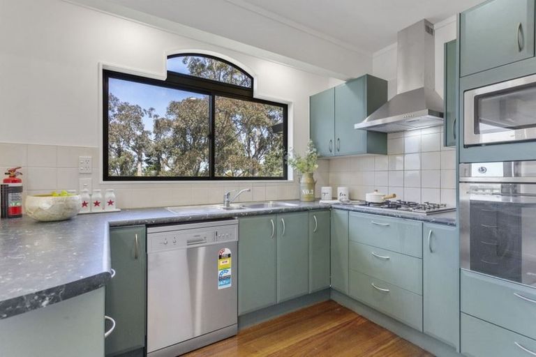 Photo of property in 36 Lorikeet Place, Unsworth Heights, Auckland, 0632