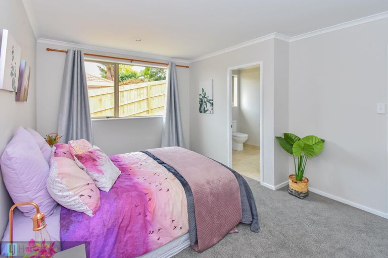 Photo of property in 26 Piriti Place, Weymouth, Auckland, 2103