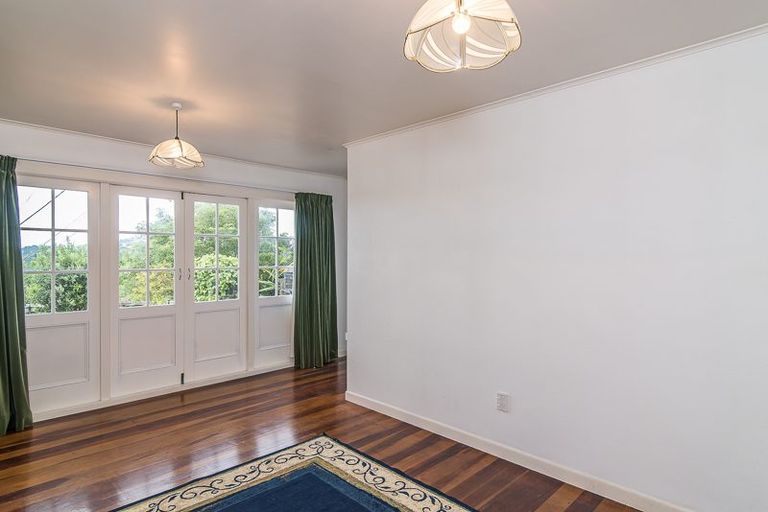 Photo of property in 118 Kelburn Parade, Kelburn, Wellington, 6012