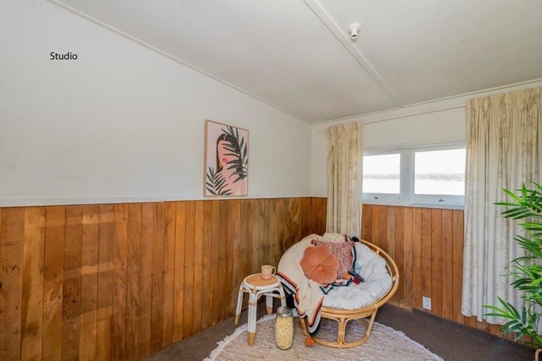 Photo of property in 30 Rangihiroa Street, Waikanae Beach, Waikanae, 5036