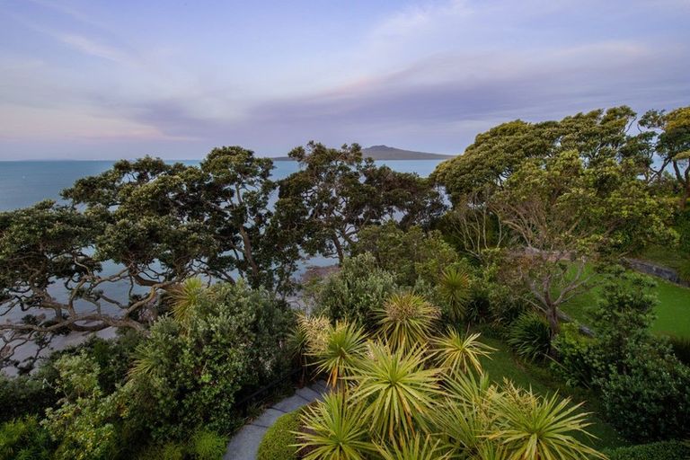 Photo of property in 16 Seacliffe Avenue, Belmont, Auckland, 0622