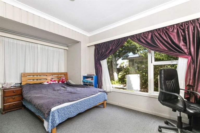 Photo of property in 183 Carlisle Road, Northcross, Auckland, 0632