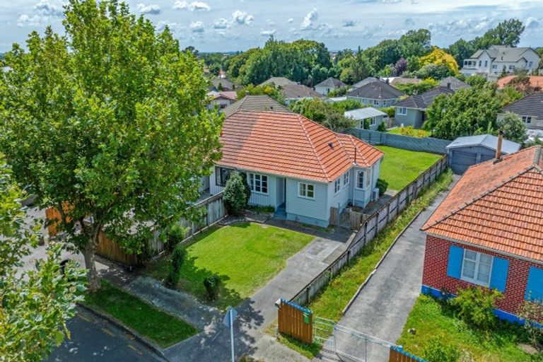 Photo of property in 33 Rangiora Avenue, Roslyn, Palmerston North, 4414