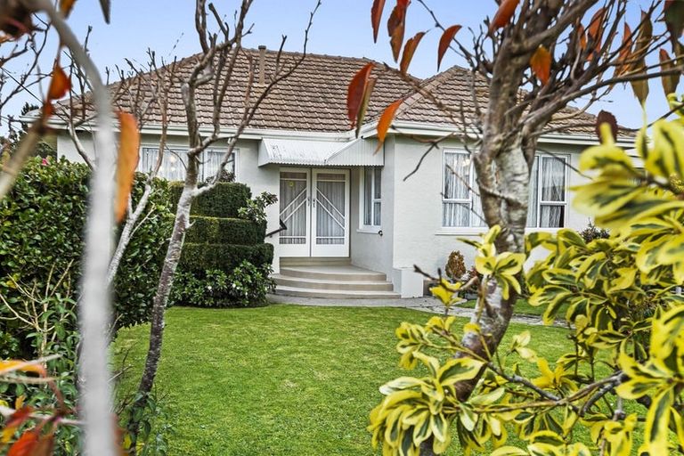 Photo of property in 15 Walsh Road, Westown, New Plymouth, 4310