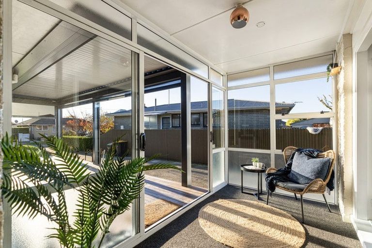 Photo of property in 6 Dymock Place, Bishopdale, Christchurch, 8053