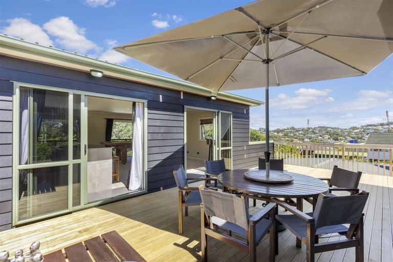 Photo of property in 1315 Whangaparaoa Road, Army Bay, Whangaparaoa, 0930