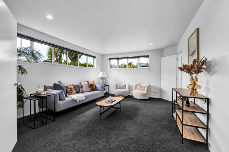 Photo of property in 14 Shearer Drive, Oakura, 4314