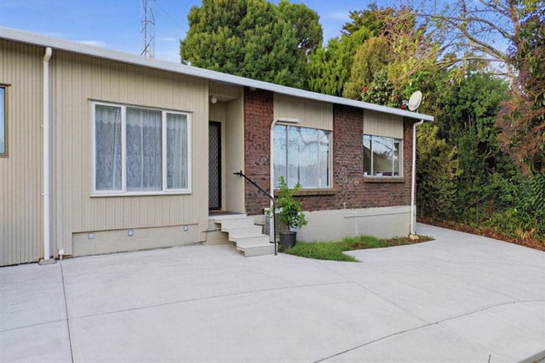Photo of property in 1/57 Chartwell Avenue, Glenfield, Auckland, 0629