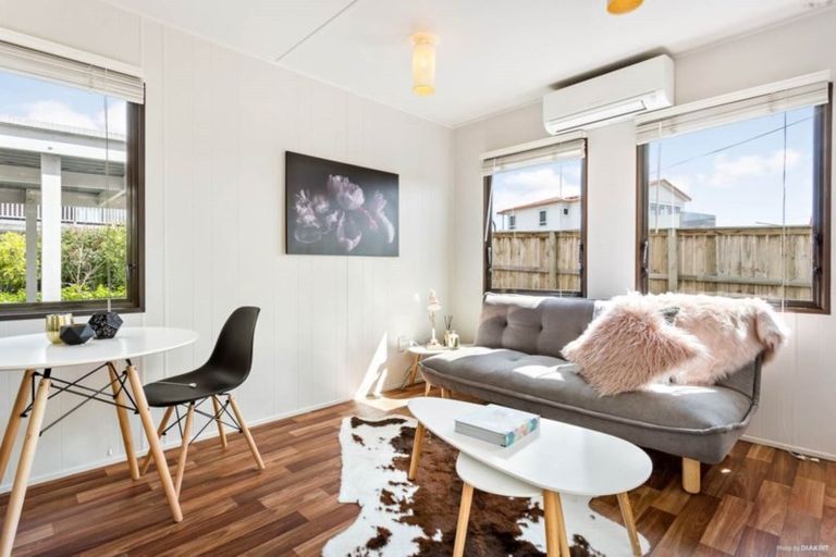 Photo of property in 1/424 Old Te Atatu Road, Te Atatu Peninsula, Auckland, 0610