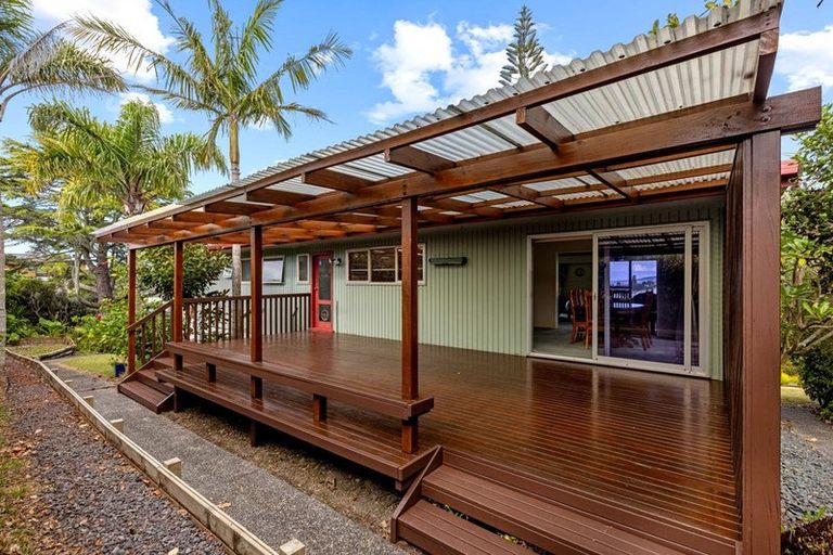 Photo of property in 23 Coromandel Crescent, Mairangi Bay, Auckland, 0630