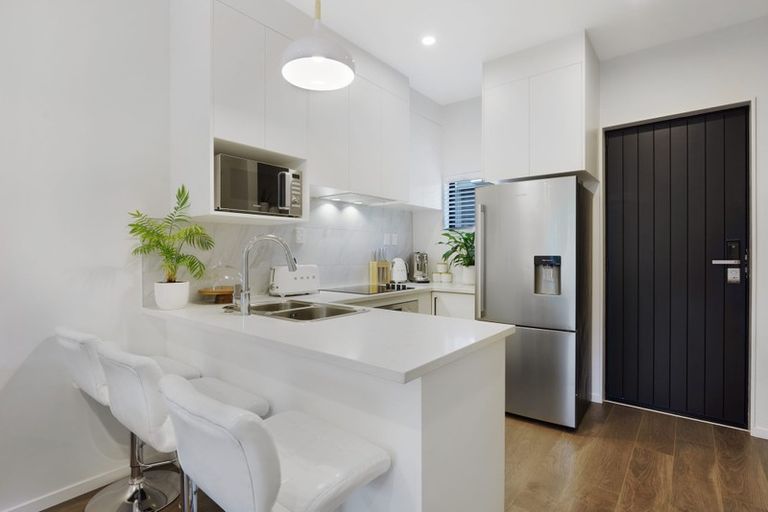 Photo of property in 41 Morihana Close, Glen Eden, Auckland, 0602