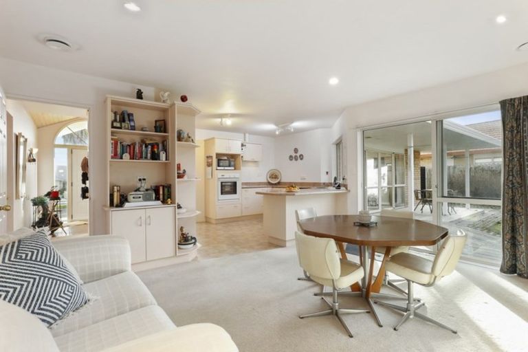 Photo of property in 26 Judd Place, Orewa, 0931