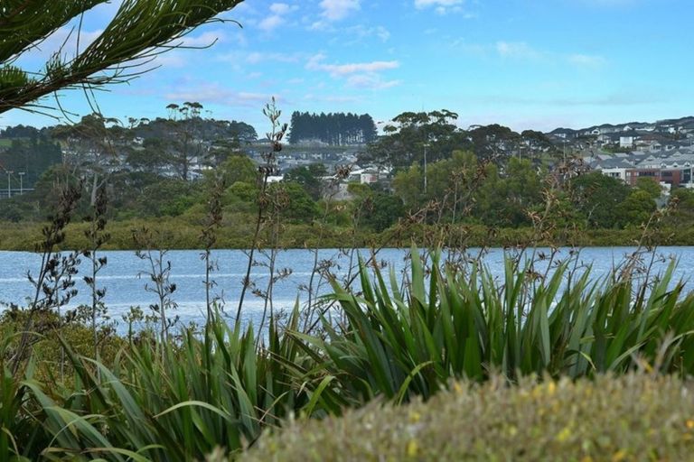 Photo of property in 28 Settlers Grove, Orewa, 0931