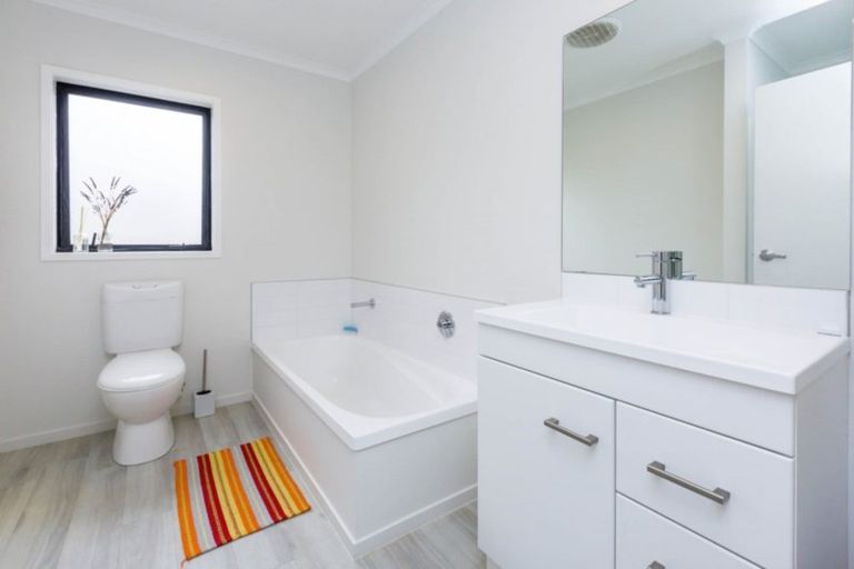 Photo of property in 51 Percy Kinsman Crescent, Riverstone Terraces, Upper Hutt, 5018