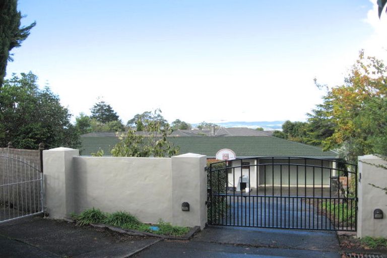 Photo of property in 17 Seymour Road, Mellons Bay, Auckland, 2014