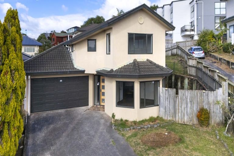 Photo of property in 2/14 Mossop Rise, Glenfield, Auckland, 0629