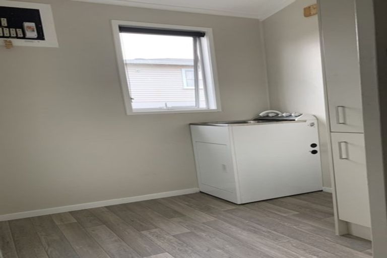 Photo of property in 2/54 Titirangi Road, New Lynn, Auckland, 0600