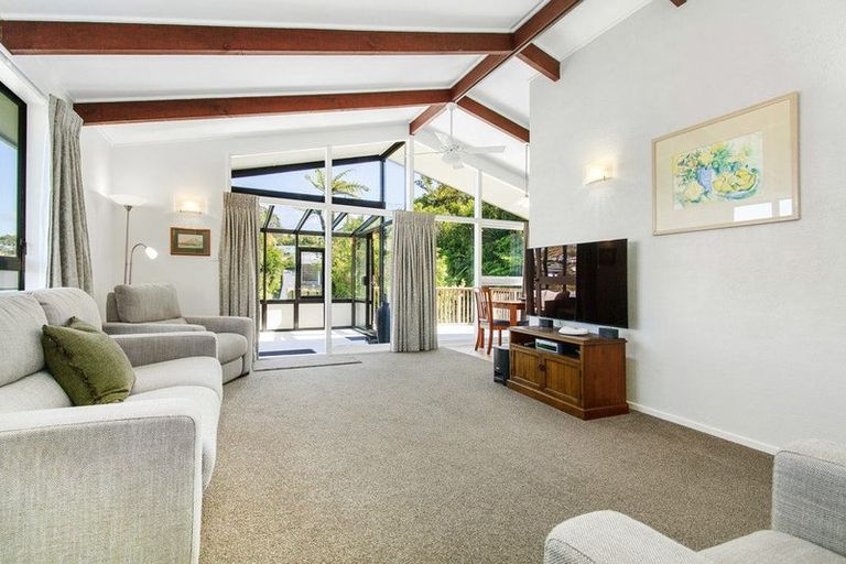 Photo of property in 10 Hallewell Crescent, Johnsonville, Wellington, 6037