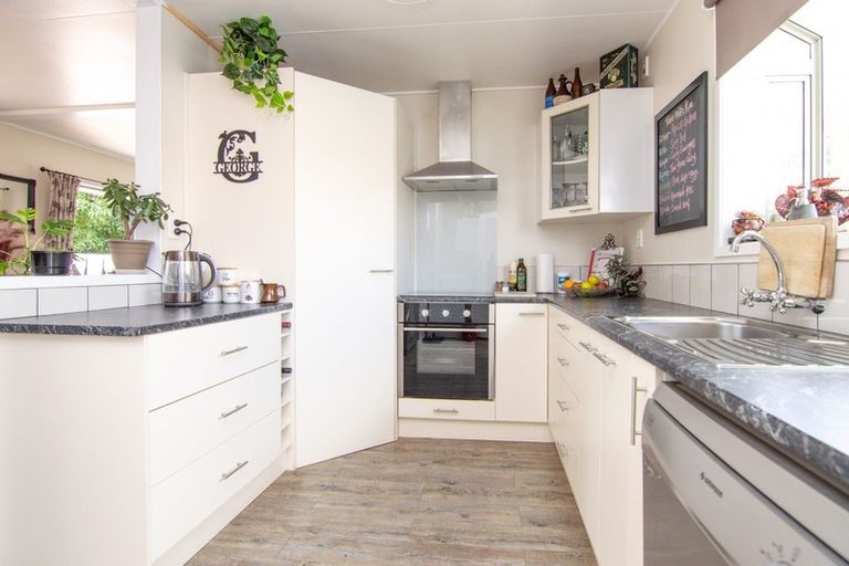 Photo of property in 6 Robinson Crescent, Westbrook, Palmerston North, 4412