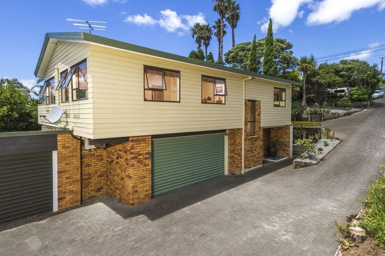 Photo of property in 1/59 Churchill Road, Murrays Bay, Auckland, 0630
